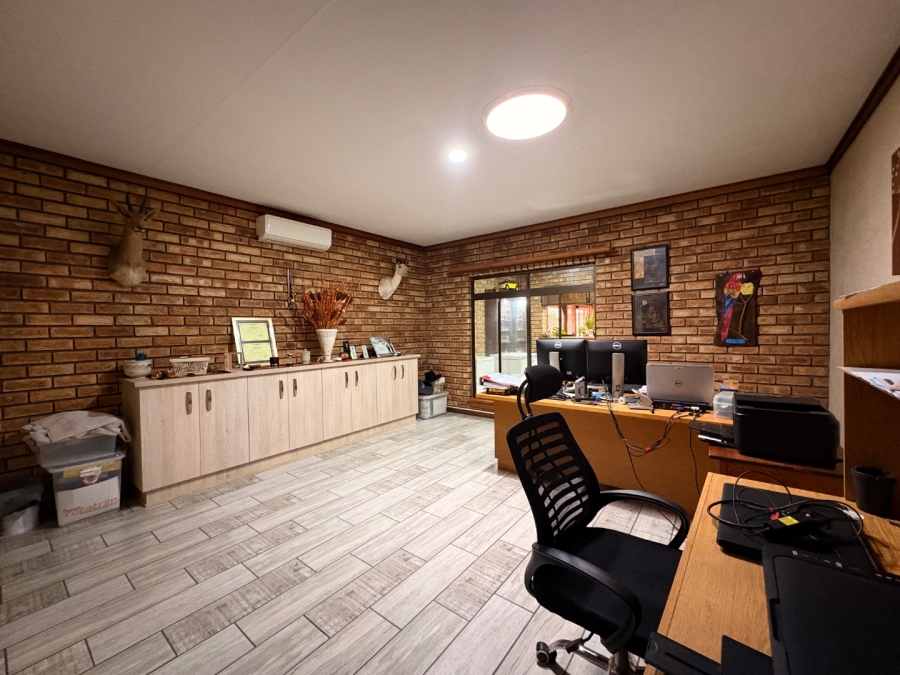 6 Bedroom Property for Sale in Doringkruin North West